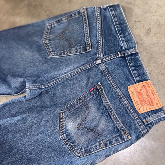 Vintage Levi's 505 Medium Wash Distressed Zipper Fly Jeans 34/30 - Picture 6 of 6